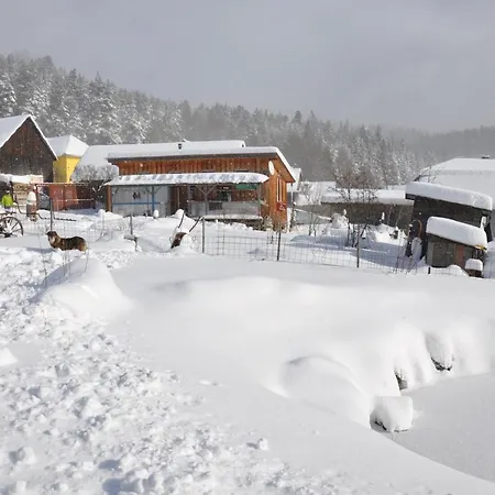 Dvor Pod Krikmi אתר קמפינג *